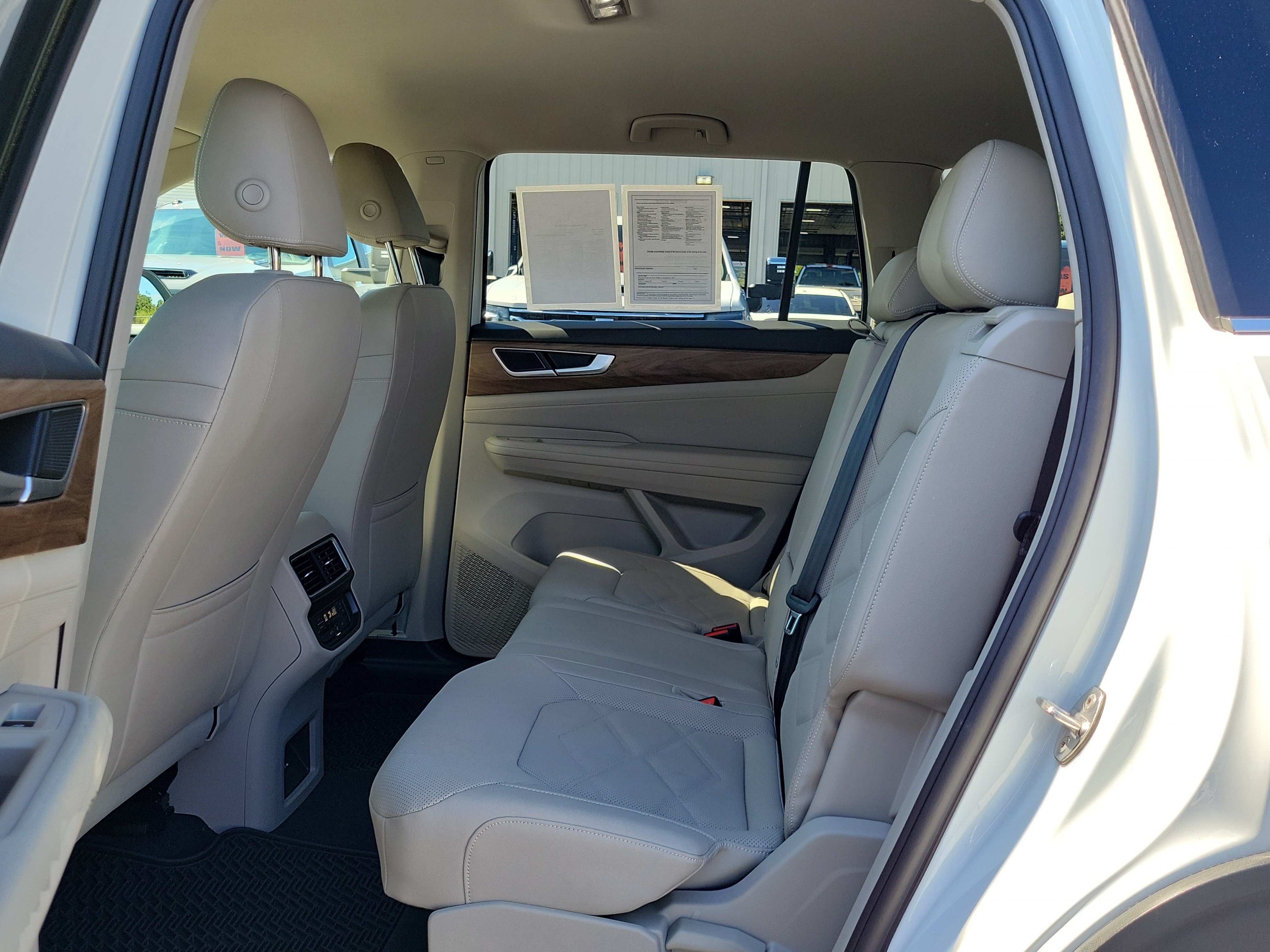 Used 2025 Volkswagen Atlas SE FWD image 13