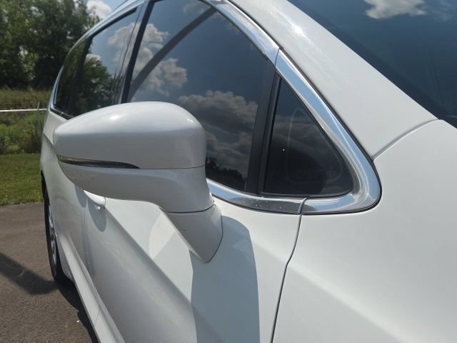 Used 2022 Chrysler Pacifica Touring-L FWD image 5