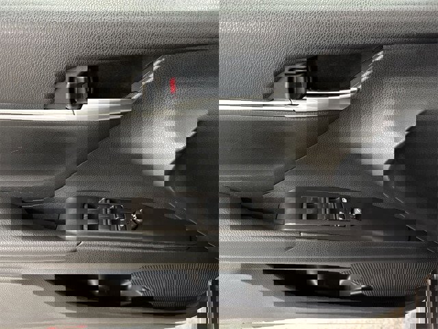 Used 2024 Toyota Camry SE image 5