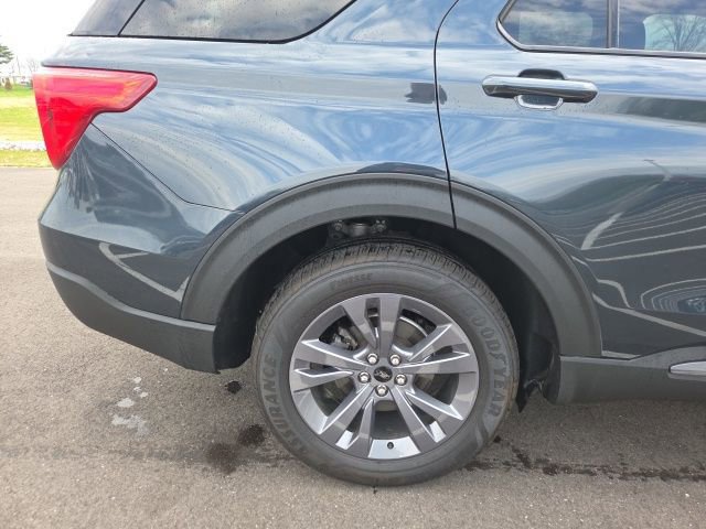Certified 2022 Ford Explorer XLT w/ Equipment Group 202A image 10