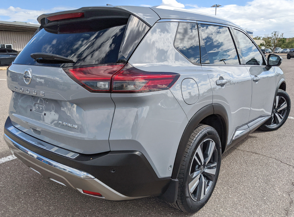 Used 2021 Nissan Rogue Platinum FWD image 3