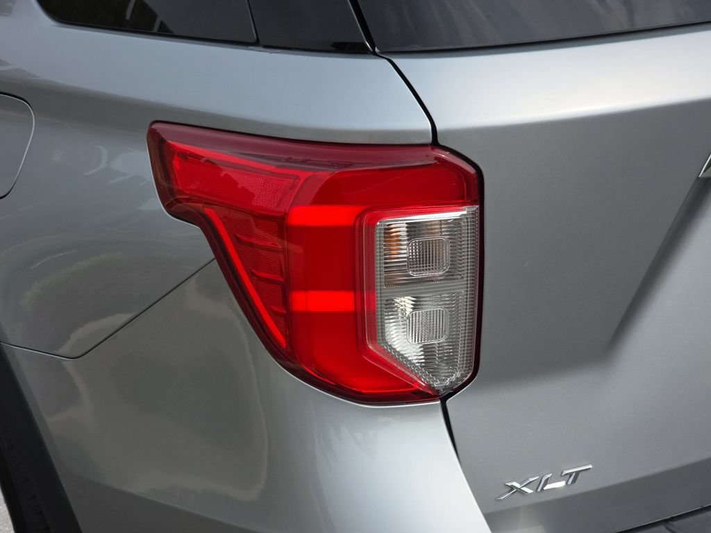 Certified 2022 Ford Explorer XLT w/ Equipment Group 202A AWD/4WD image 30