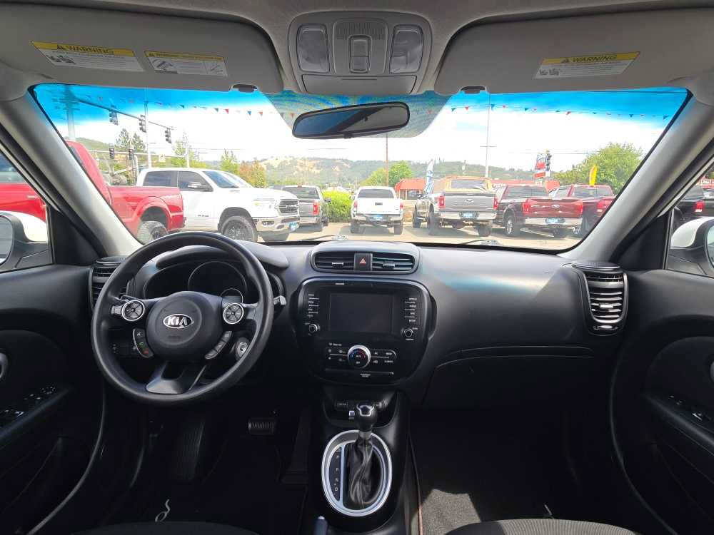 Used 2018 Kia Soul + FWD image 15