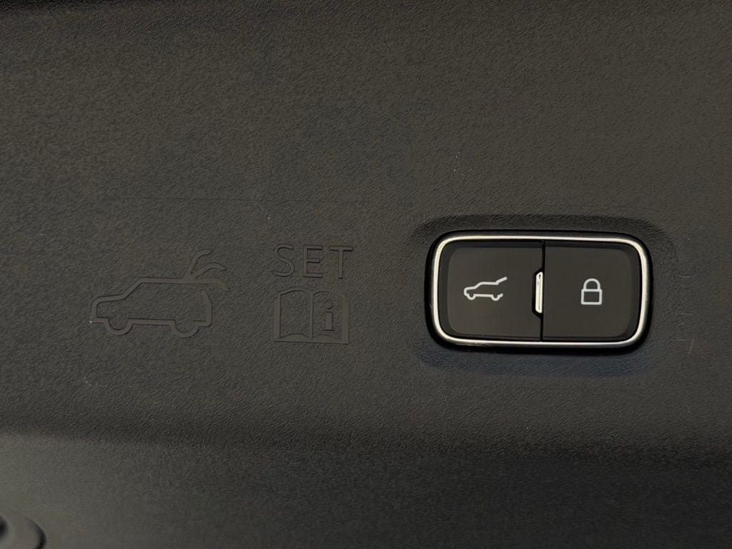 Certified 2025 Ford Expedition Active AWD/4WD image 23