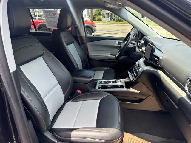 Certified 2023 Ford Explorer XLT w/ Equipment Group 202A AWD/4WD image 33