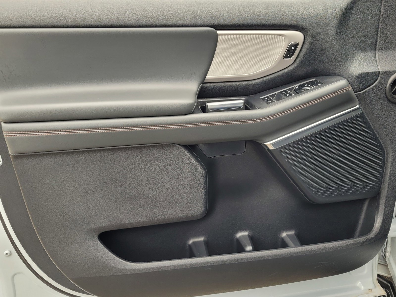 Certified 2025 Ford Expedition Active image 17