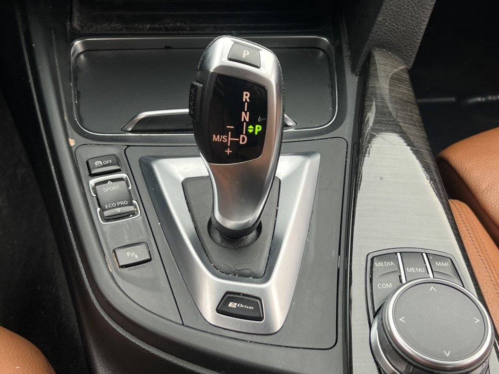 Used 2017 BMW 330e 330e iPerformance 4dr Car image 24