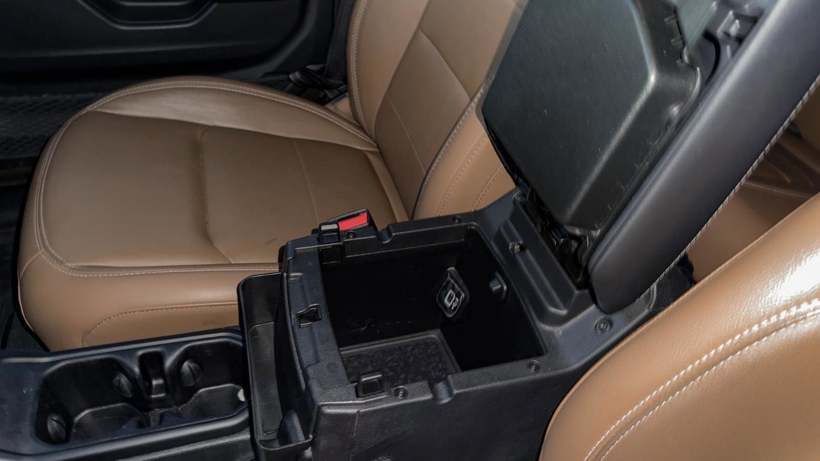 Used 2022 Jeep Wrangler Unlimited Sahara w/ Cold Weather Group image 19