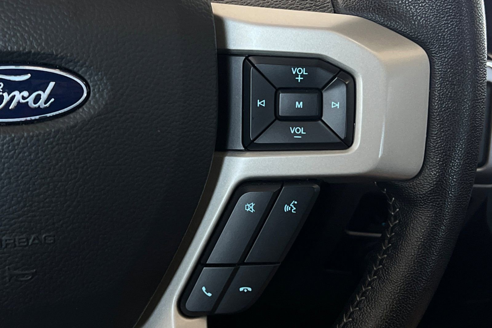 Certified 2022 Ford F250 Lariat w/ Black Appearance Package image 26