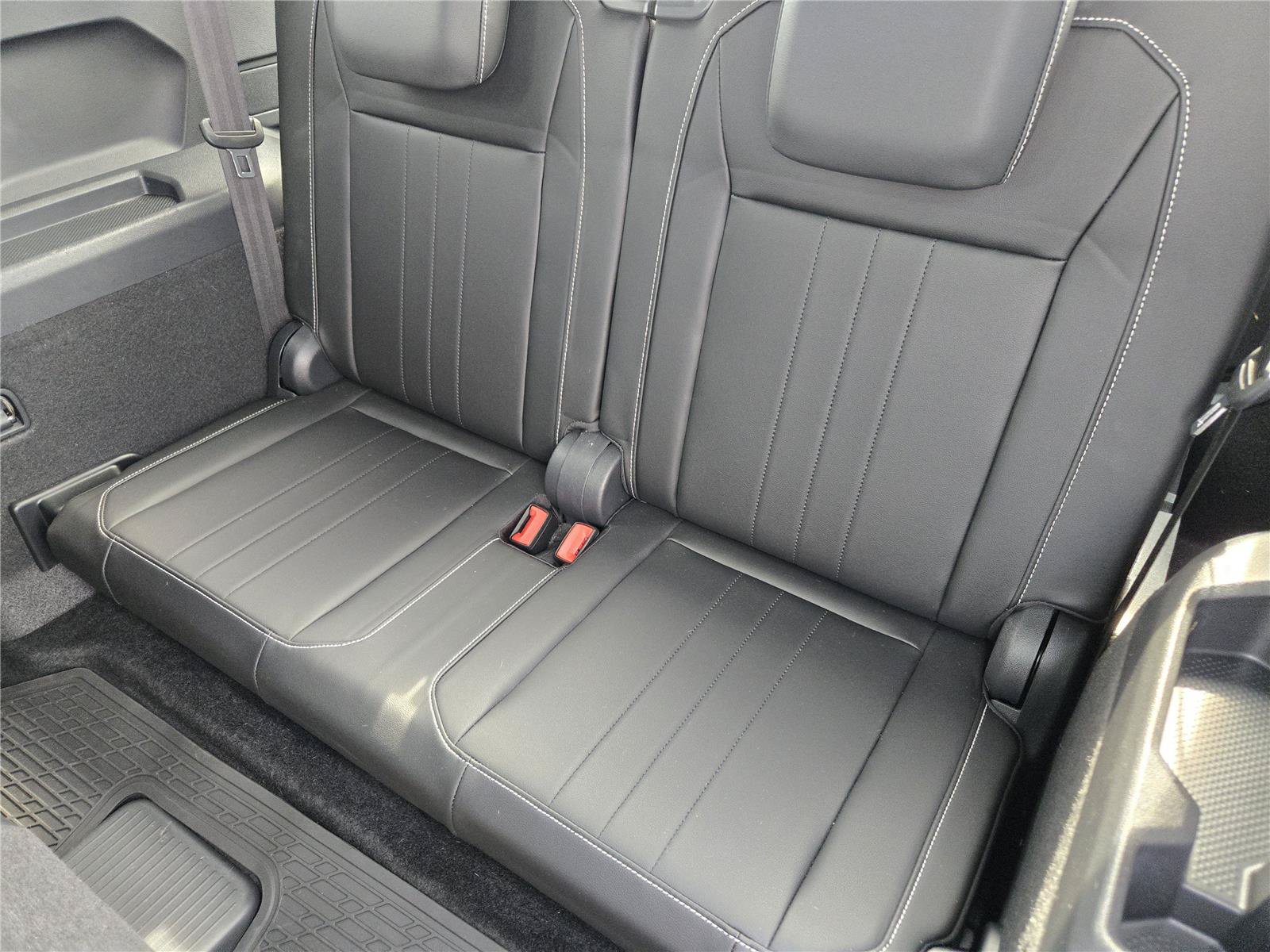 Used 2023 Volkswagen Tiguan SE R-Line FWD image 30