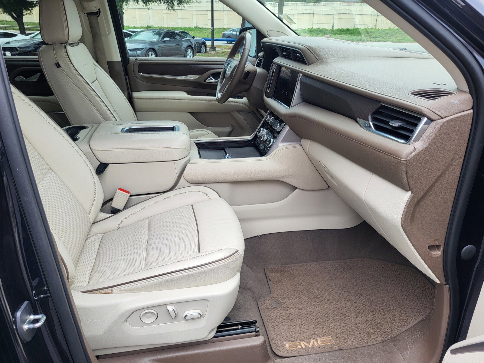 Used 2023 GMC Yukon Denali w/ Max Trailering Package image 12