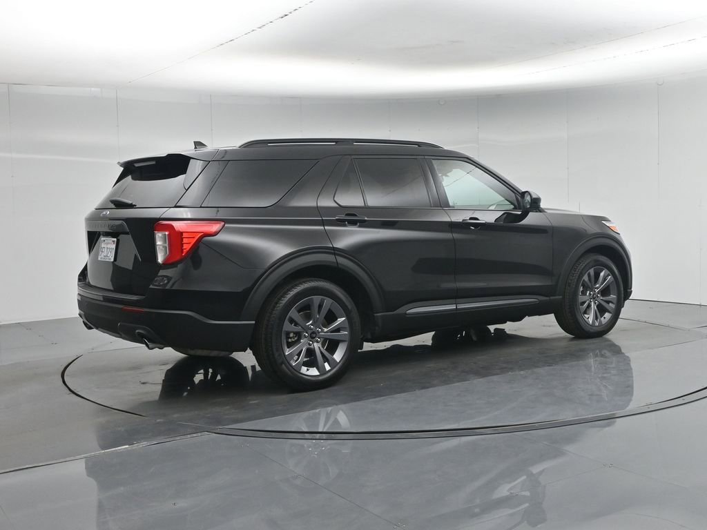 Certified 2022 Ford Explorer XLT w/ Equipment Group 202A RWD image 30