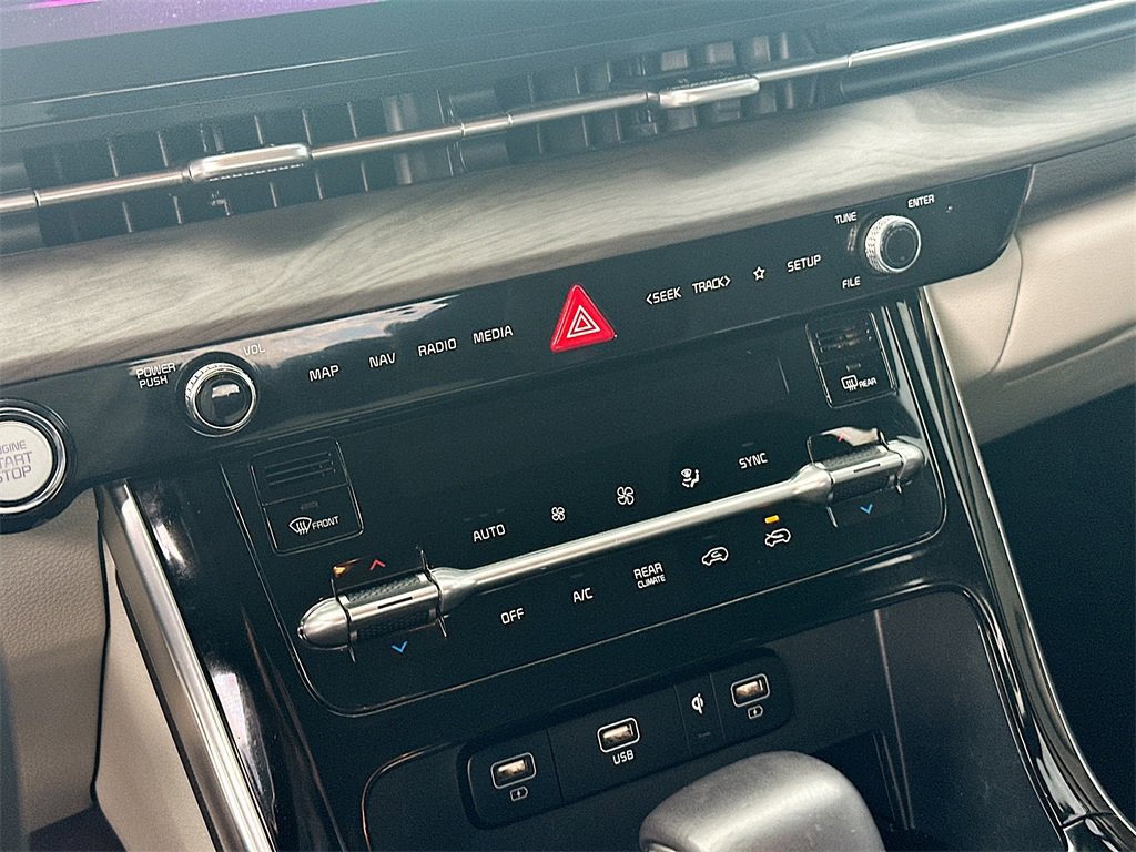 Used 2024 Kia Carnival EX image 15