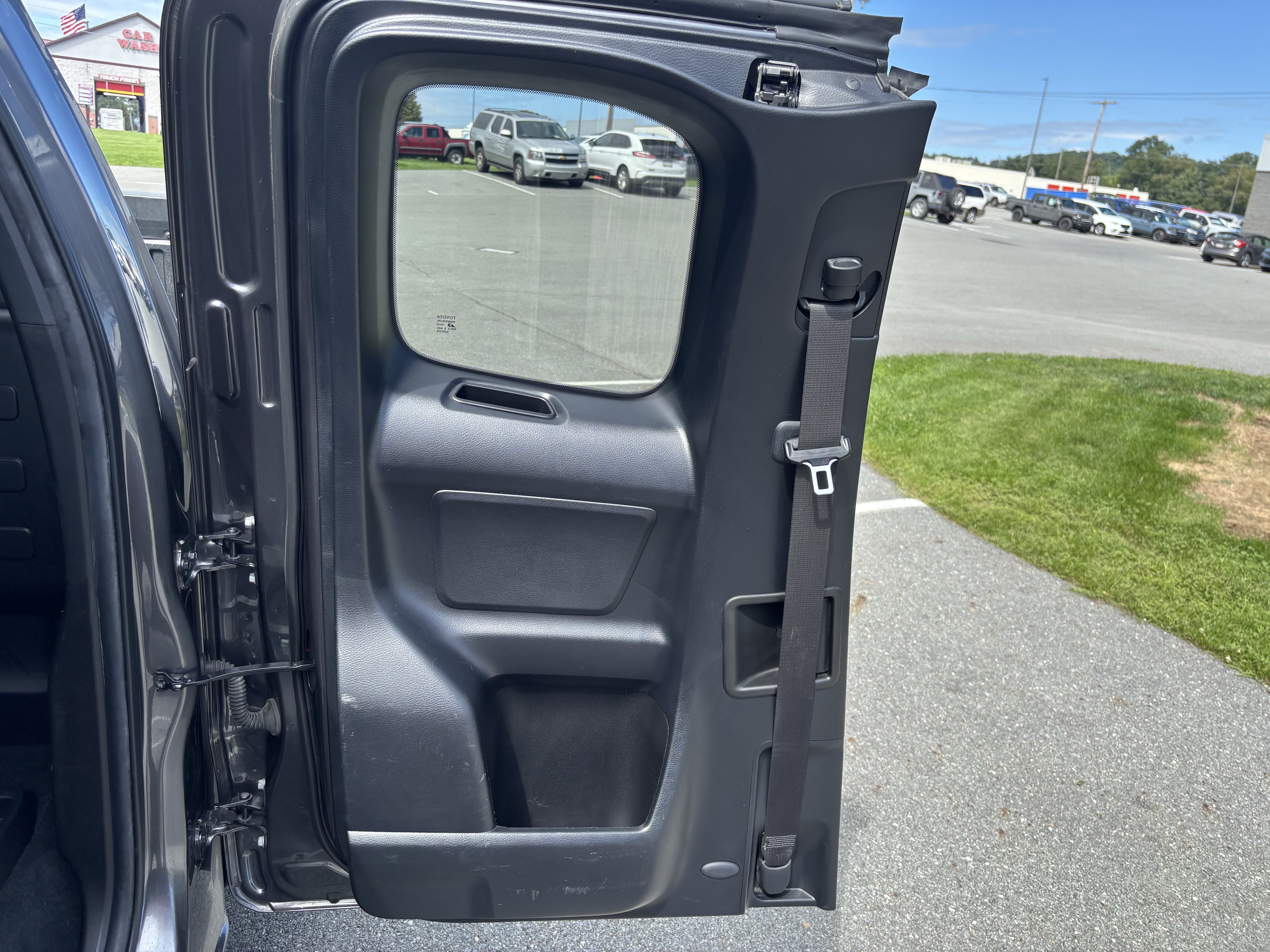 Used 2022 Toyota Tacoma SR AWD/4WD image 28