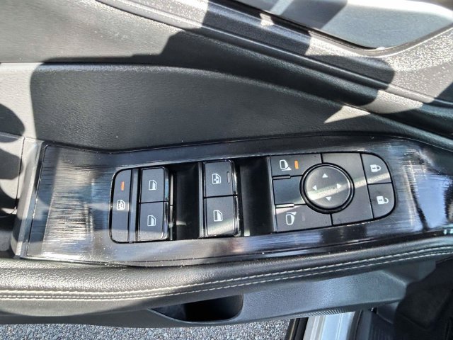 Used 2025 Nissan Rogue SV FWD image 21