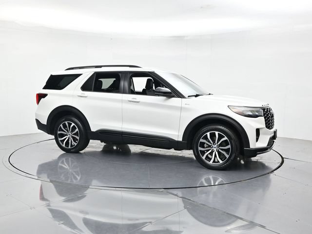 Certified 2025 Ford Explorer ST-Line AWD/4WD image 3