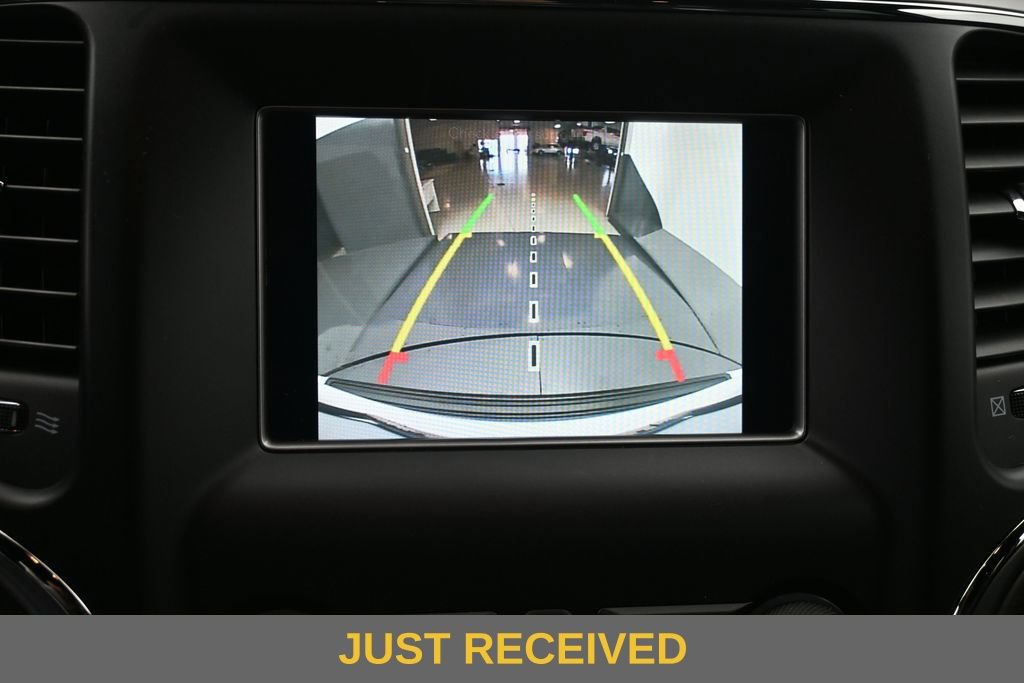 Used 2020 Jeep Grand Cherokee Laredo AWD/4WD image 12