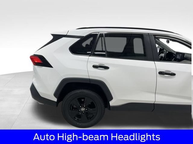 Used 2022 Toyota RAV4 XLE AWD/4WD image 11
