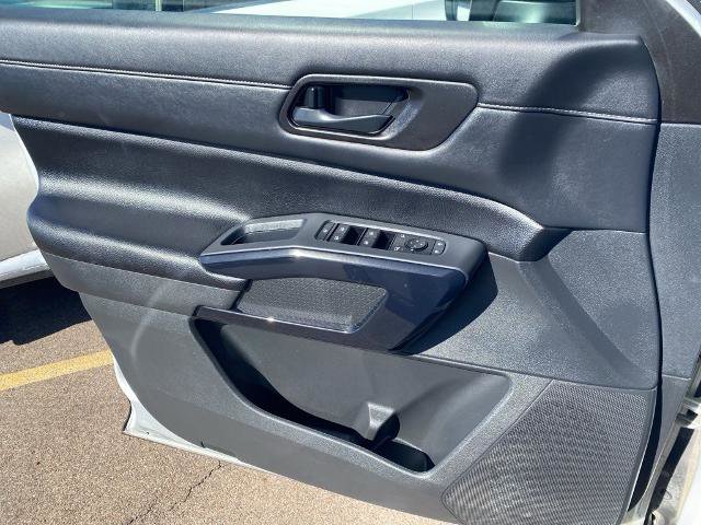 Used 2025 Nissan Pathfinder SV image 20