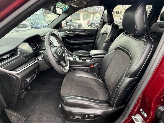 Used 2023 Jeep Grand Cherokee Altitude image 12