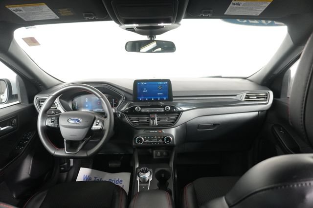 Certified 2025 Ford Escape ST-Line Select AWD/4WD image 24