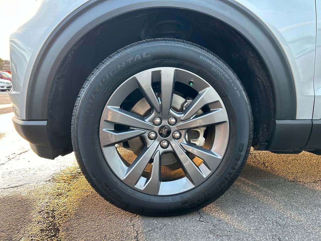 Certified 2021 Ford Explorer XLT w/ Equipment Group 202A image 31