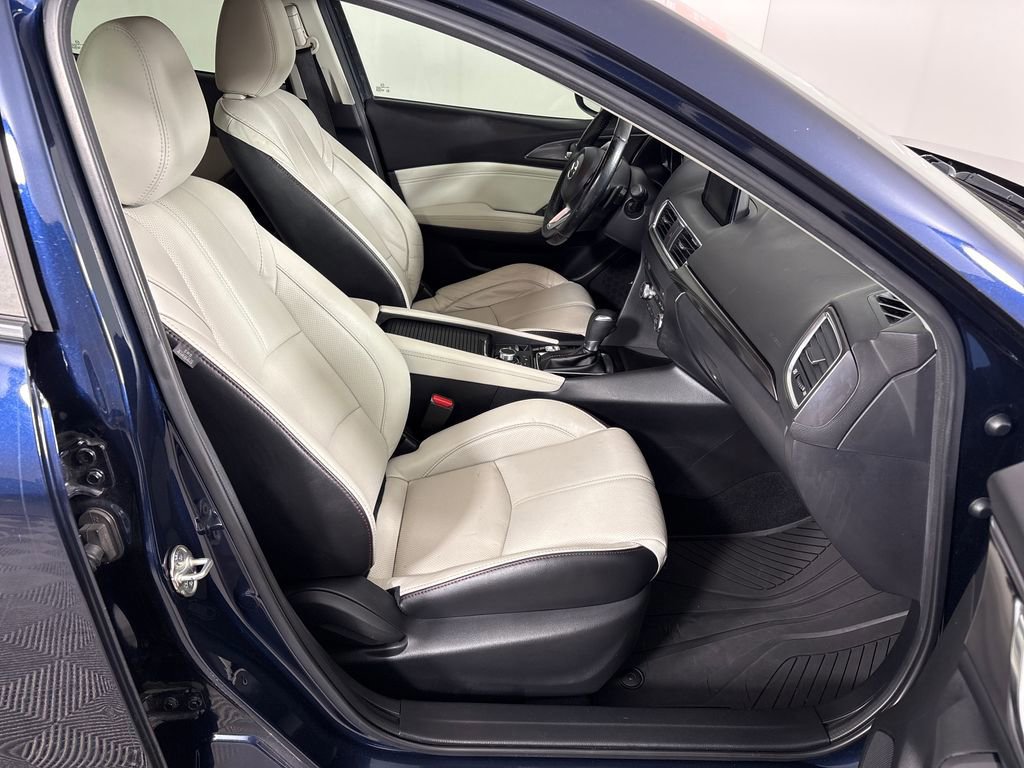 Used 2018 MAZDA MAZDA3 Grand Touring w/ Premium Equipment Package FWD image 11