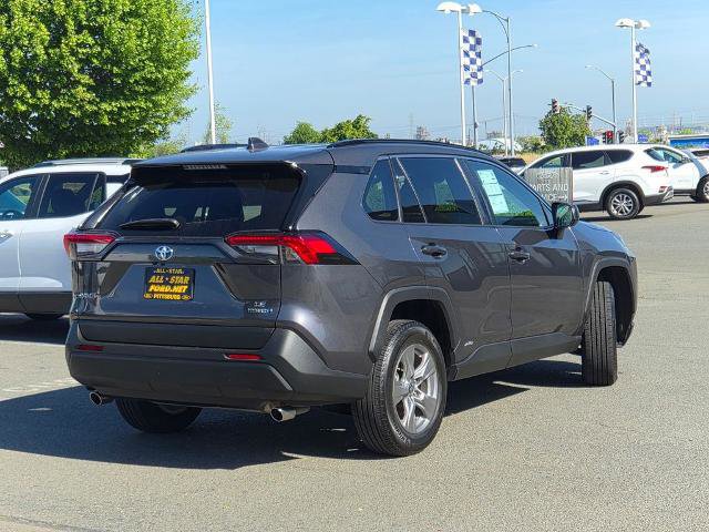 Used 2022 Toyota RAV4 LE AWD/4WD image 5