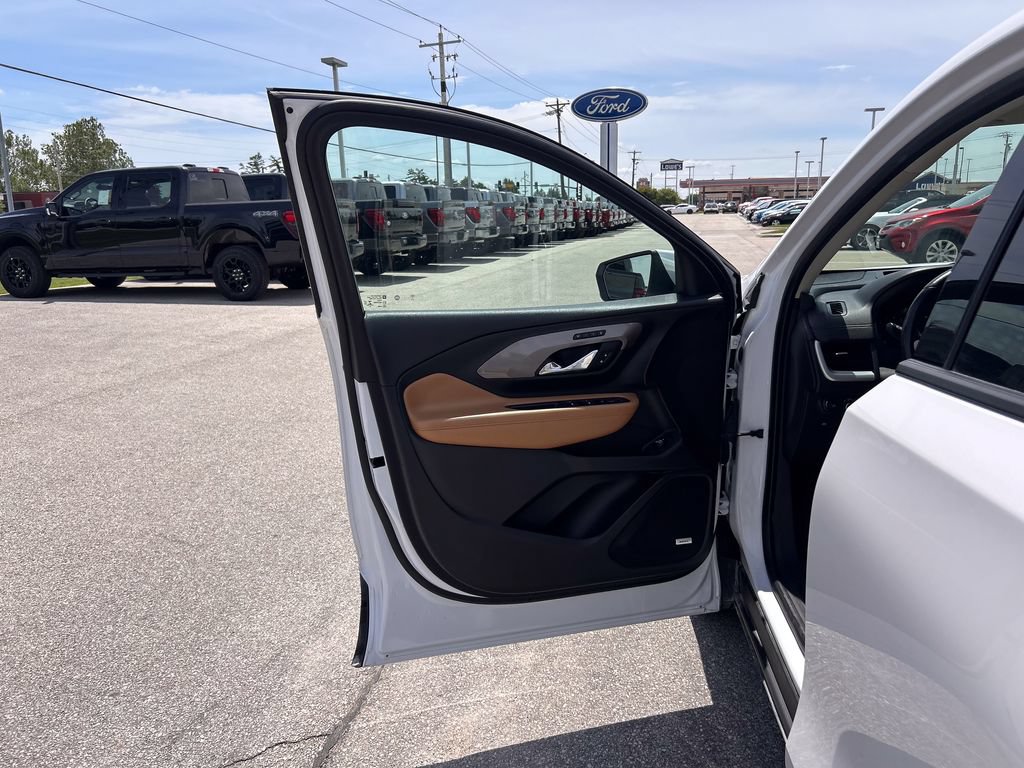 Used 2021 GMC Terrain SLT w/ Infotainment Package II AWD/4WD image 12