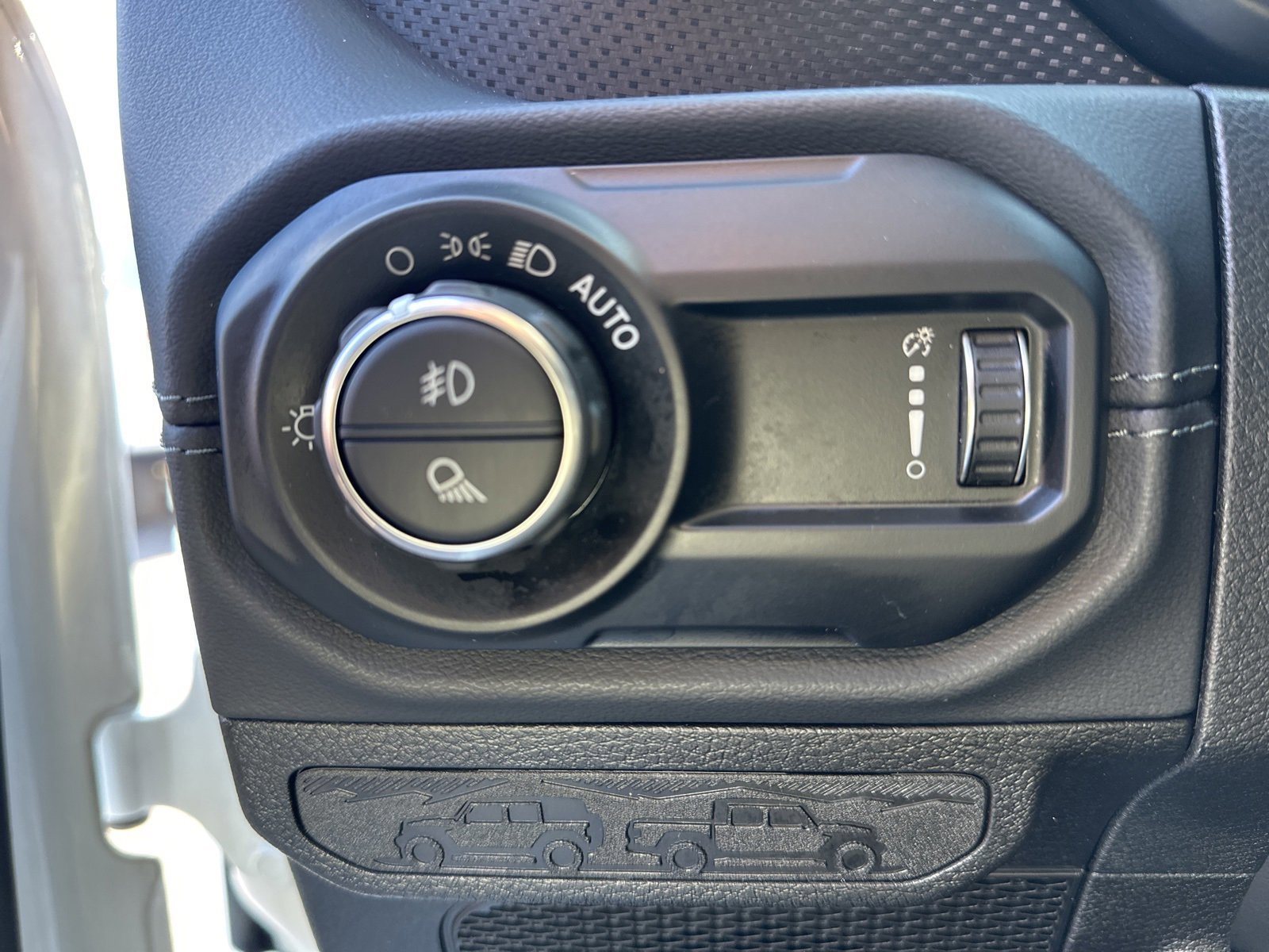 Used 2024 Jeep Gladiator Mojave w/ Safety Group image 22