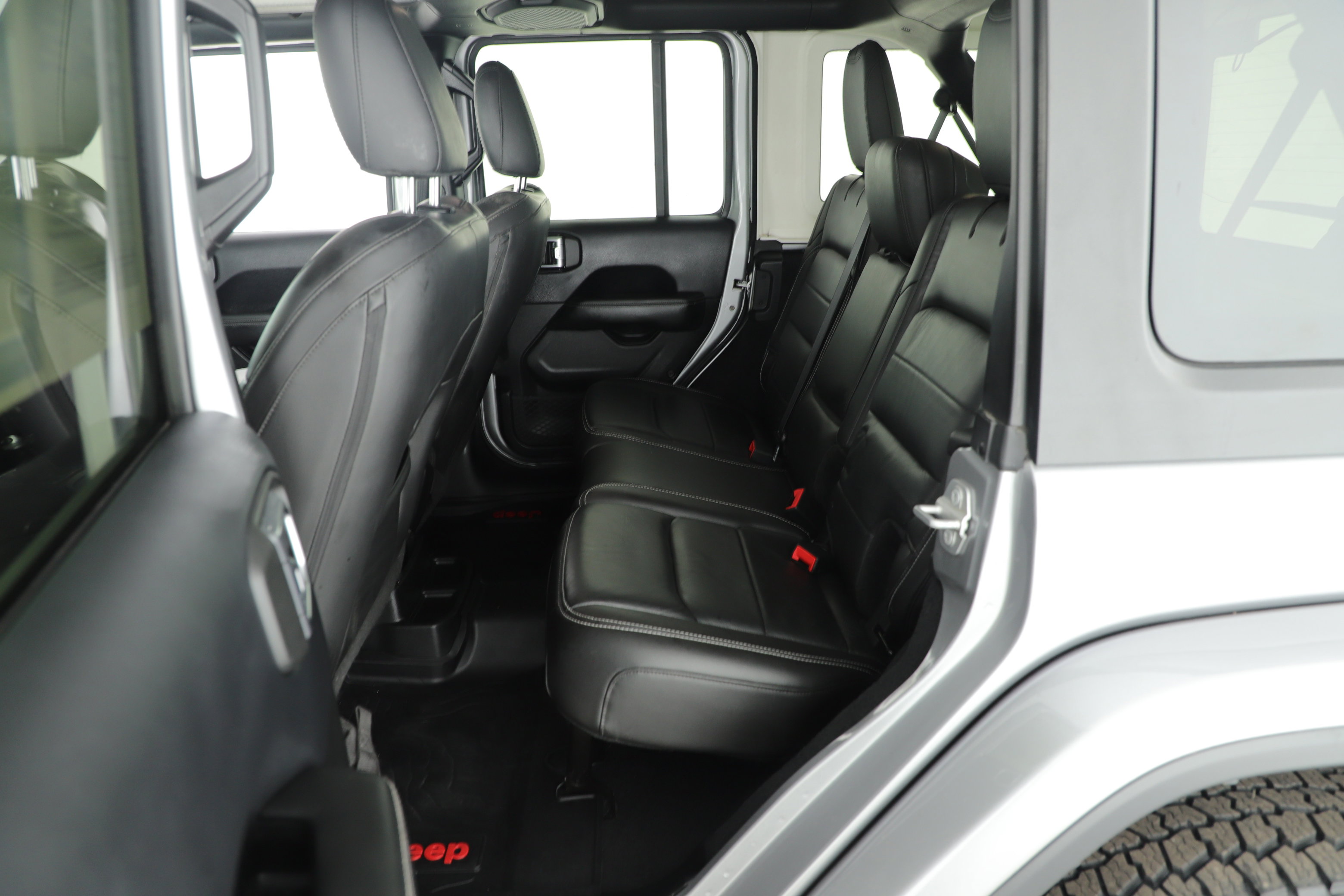 Used 2018 Jeep Wrangler Unlimited Sahara image 11