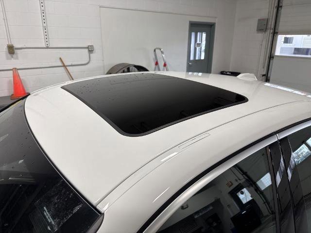 Used 2025 BMW 330i xDrive Sedan w/ Premium Package AWD/4WD image 11