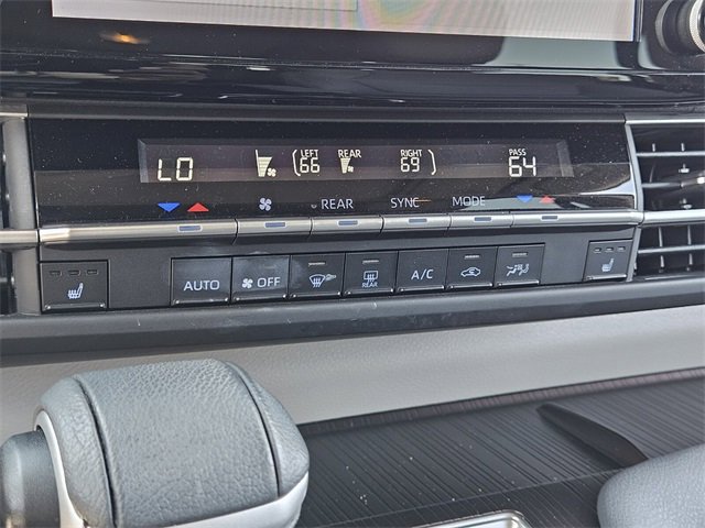 Used 2023 Toyota Sienna XLE image 25