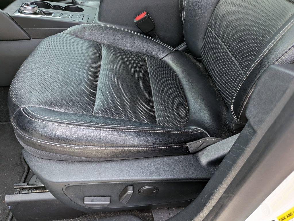 Certified 2020 Ford Escape Titanium w/ Titanium Premium Package 2.0 FWD image 21
