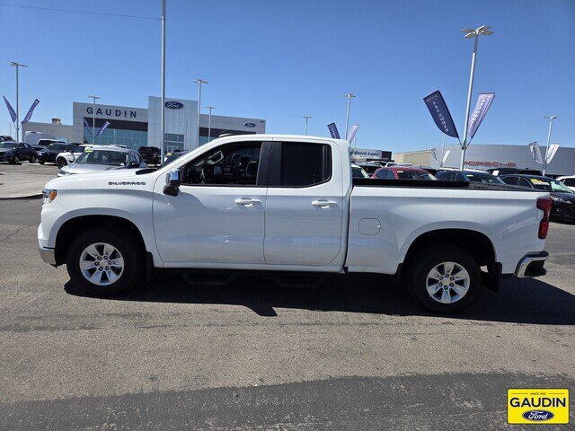 Used 2023 Chevrolet Silverado 1500 LT w/ Protection Package RWD image 4