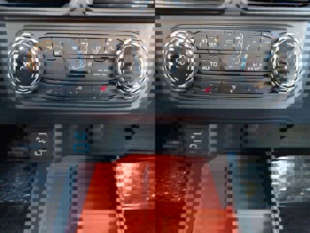 Certified 2024 Ford Maverick XLT w/ XLT Luxury Package image 27