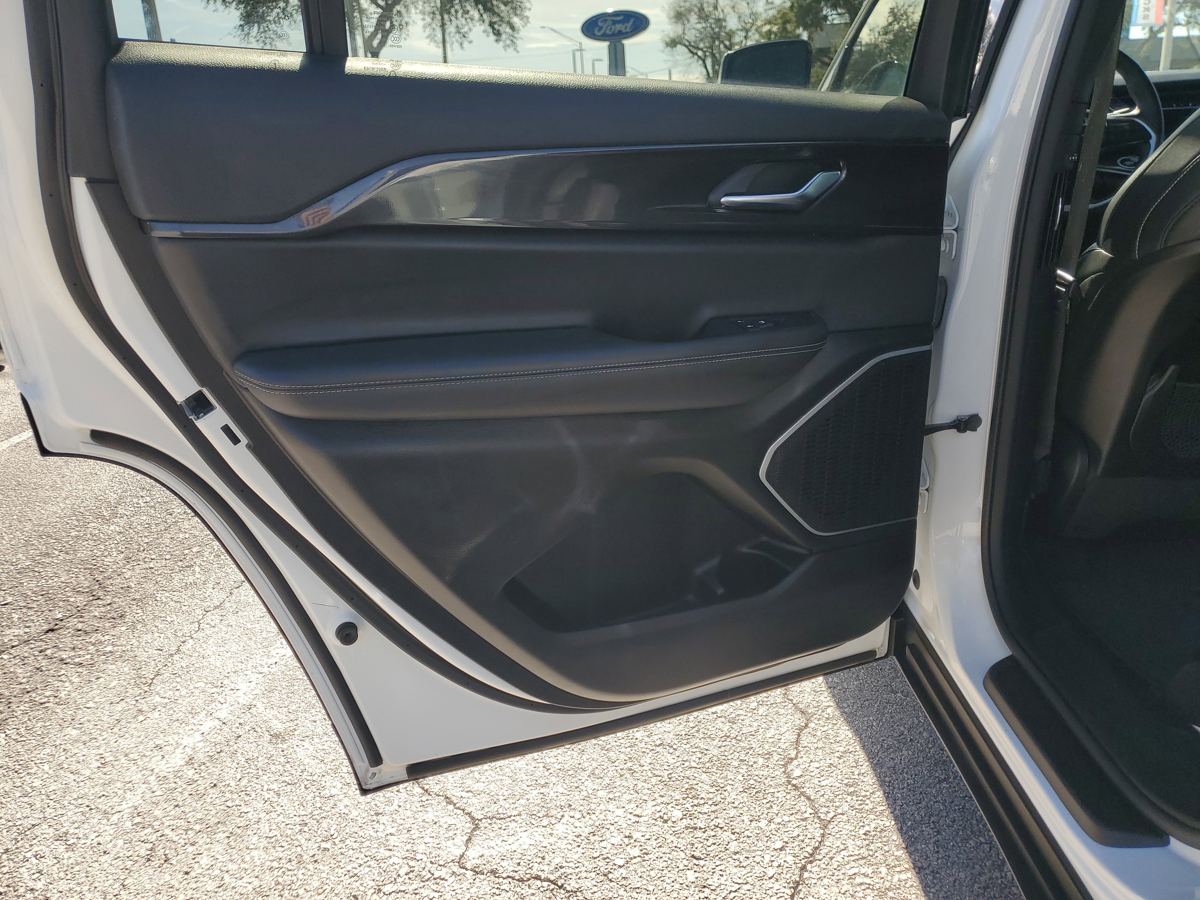 Used 2021 Jeep Grand Cherokee L Altitude image 11