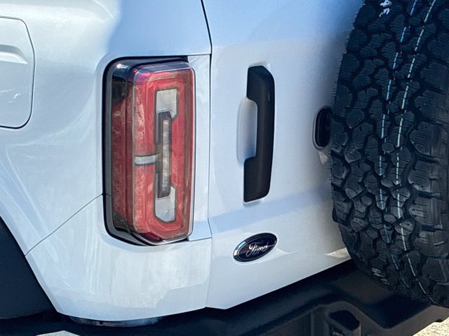 Certified 2025 Ford Bronco Outer Banks w/ Black Appearance Package AWD/4WD image 13