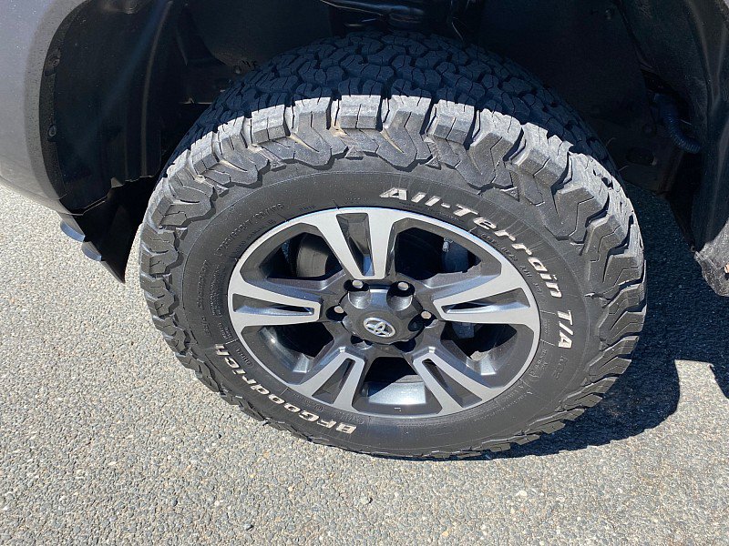Used 2019 Toyota Tacoma TRD Sport w/ Technology Package AWD/4WD image 16