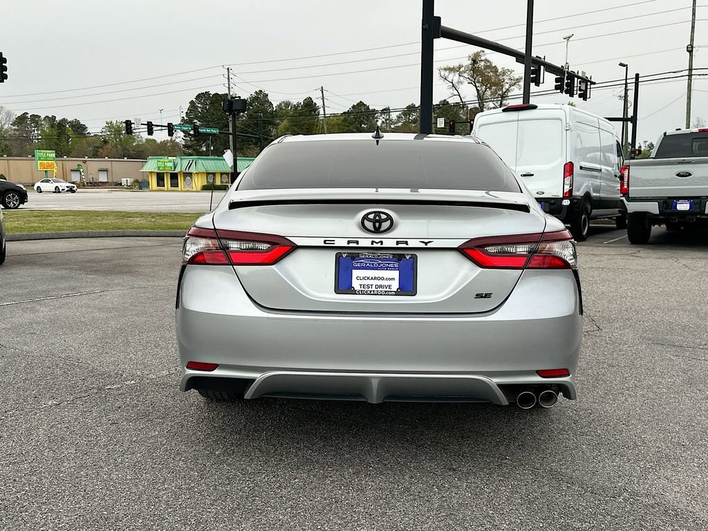 Used 2021 Toyota Camry SE w/ Convenience Package image 3