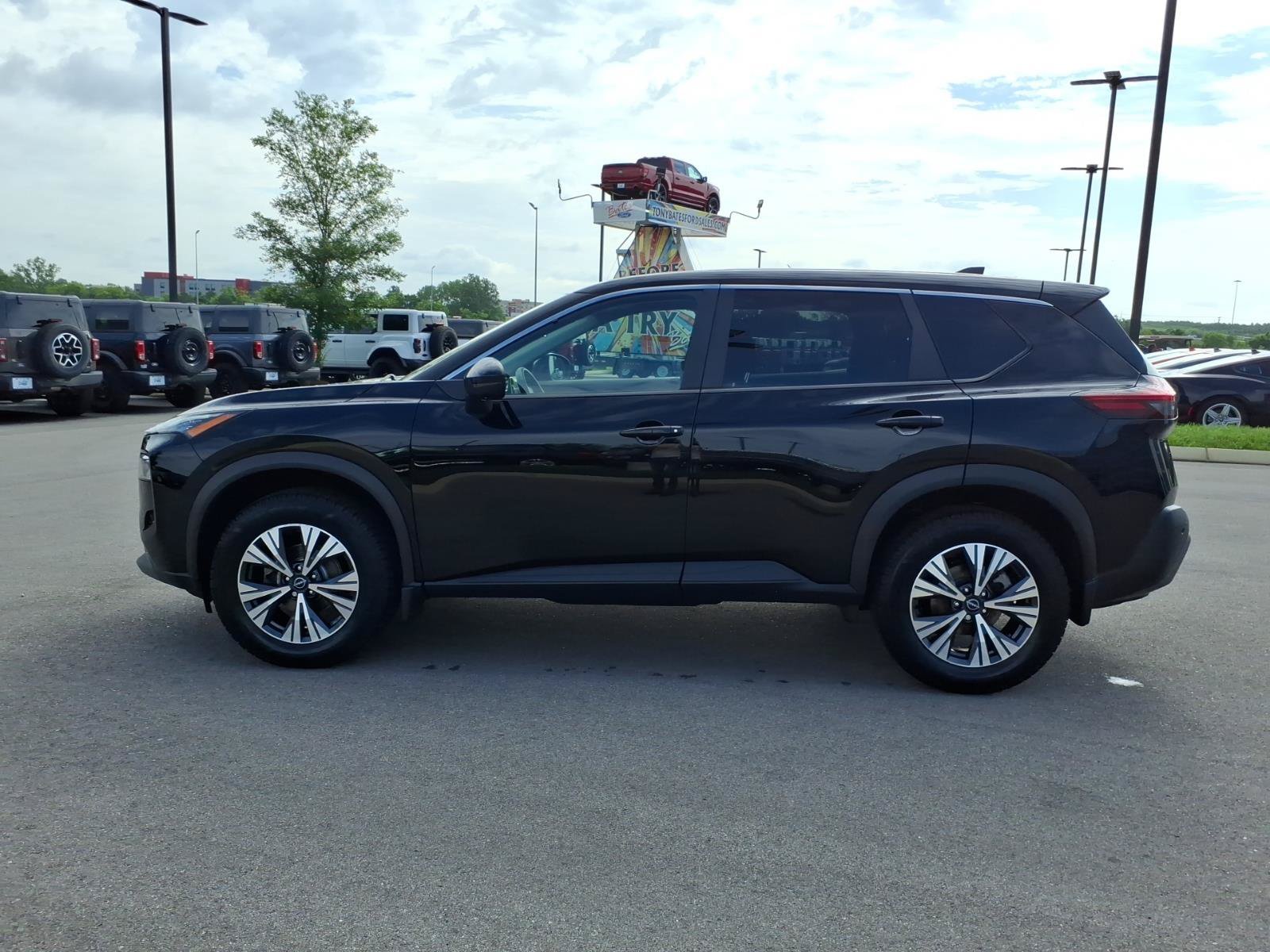 Used 2022 Nissan Rogue SV AWD/4WD image 6