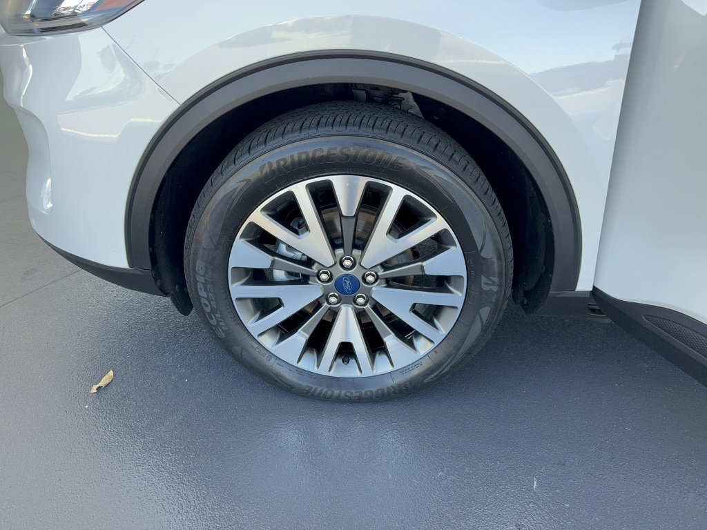 Certified 2022 Ford Escape Titanium AWD/4WD image 35