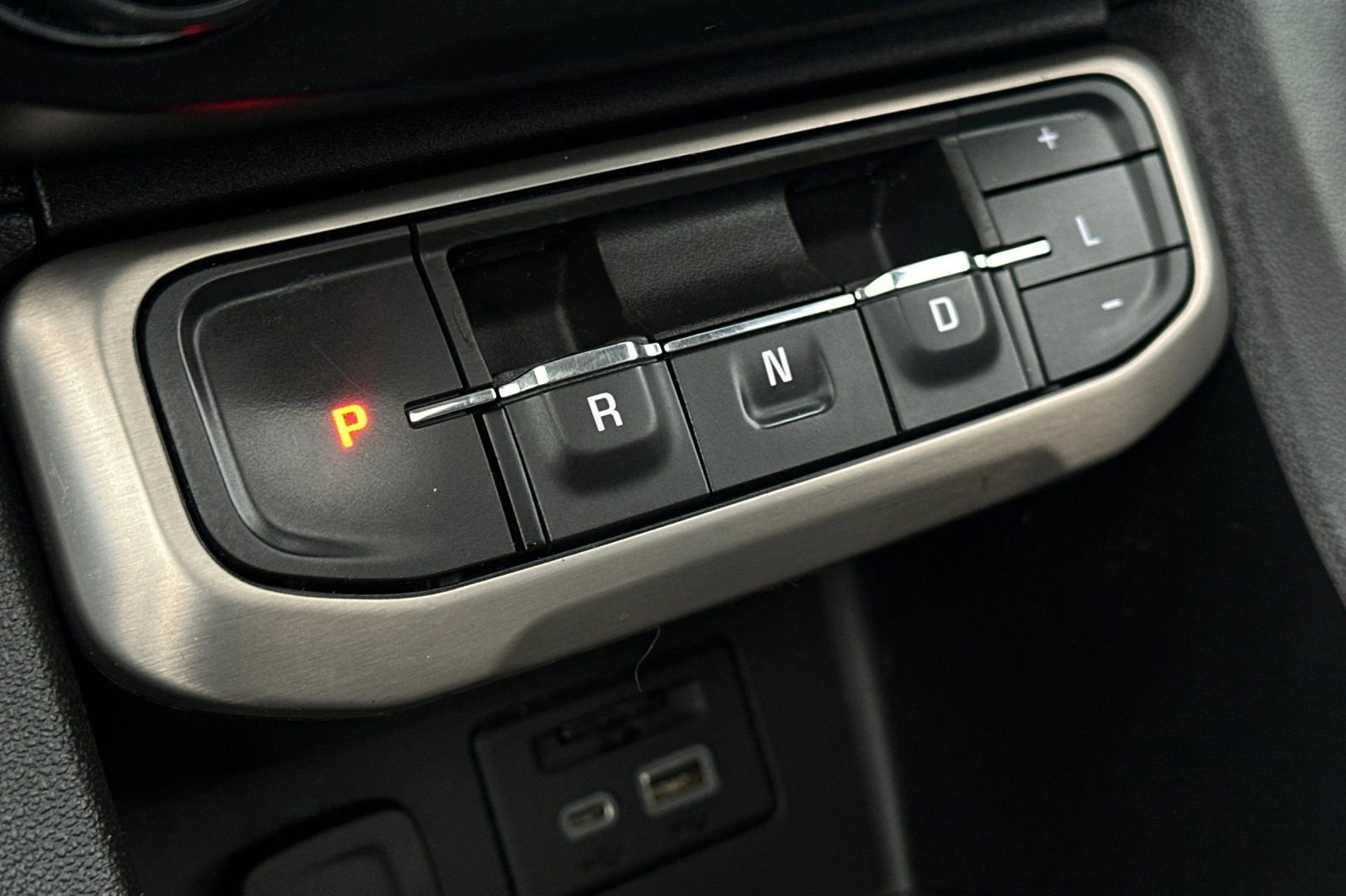 Used 2021 GMC Acadia Denali w/ Denali Technology Package image 25