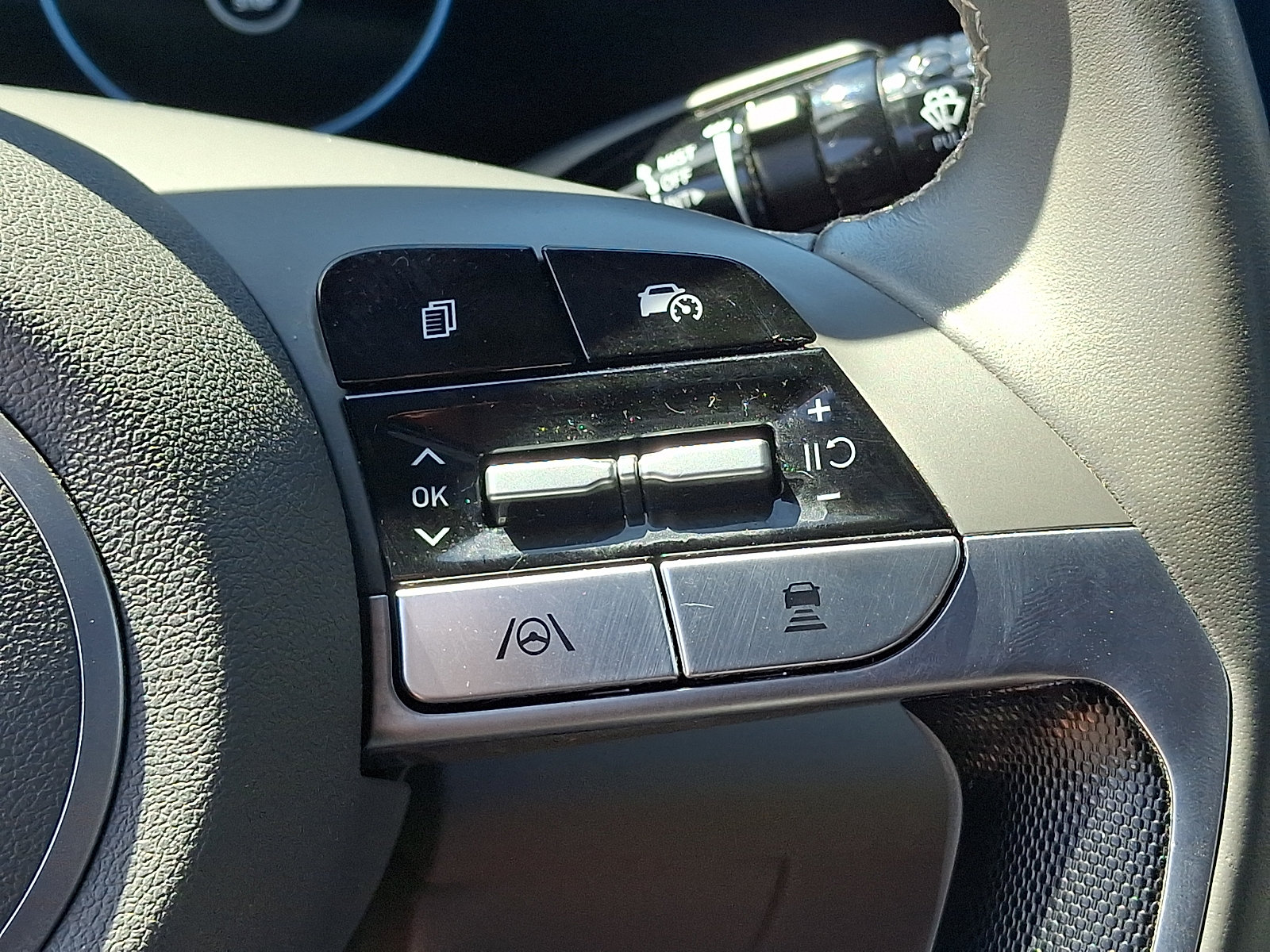 Used 2024 Hyundai Elantra SEL w/ Convenience Package FWD image 24