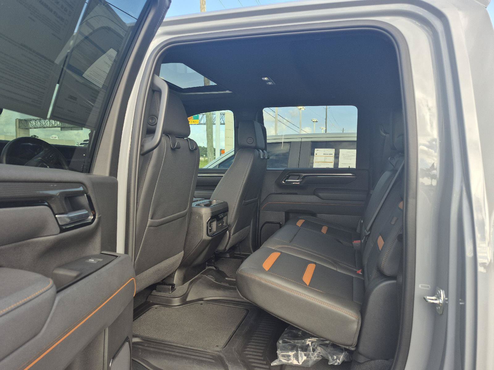Used 2025 GMC Sierra 2500 AT4 w/ AT4 Premium Plus Package AWD/4WD image 10