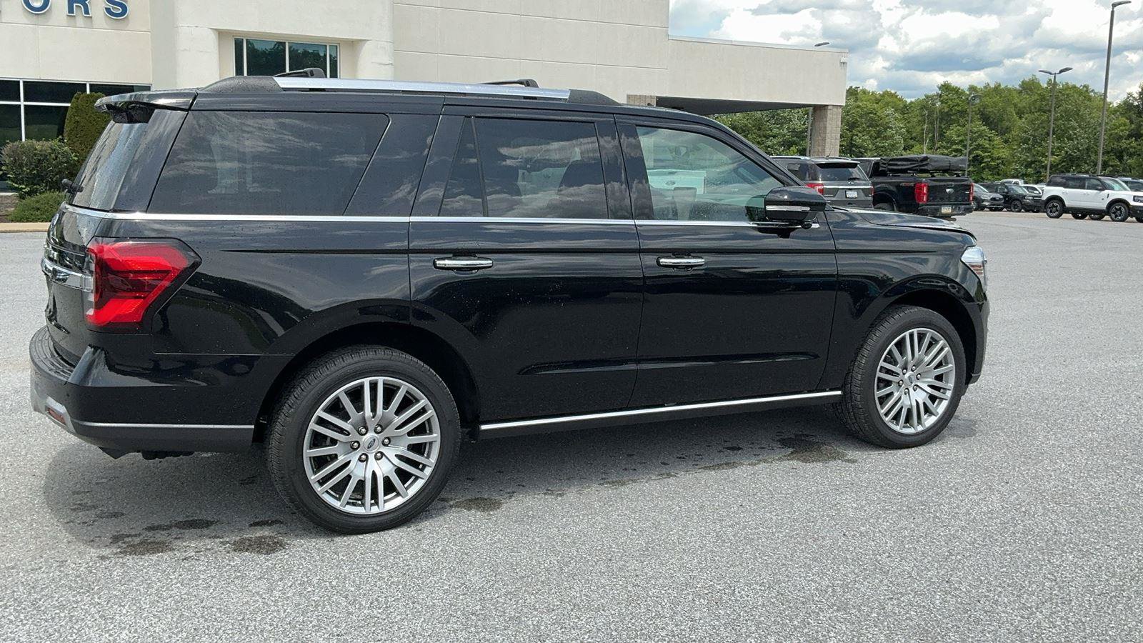 Certified 2023 Ford Expedition Limited AWD/4WD image 6