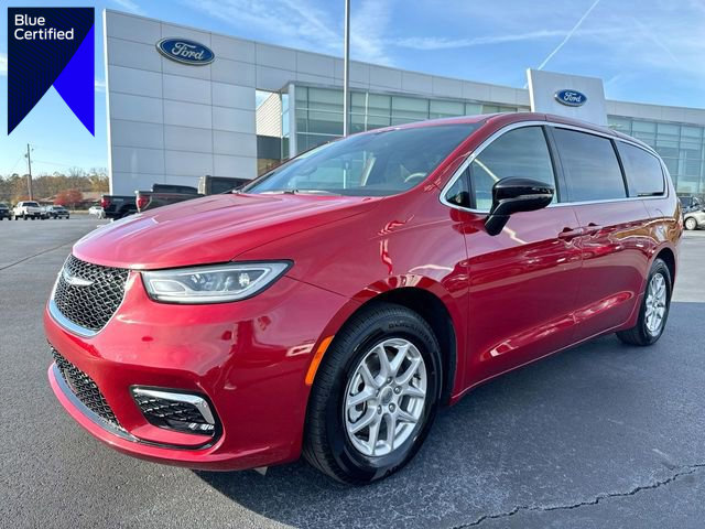 Used 2025 Chrysler Pacifica Select image 1