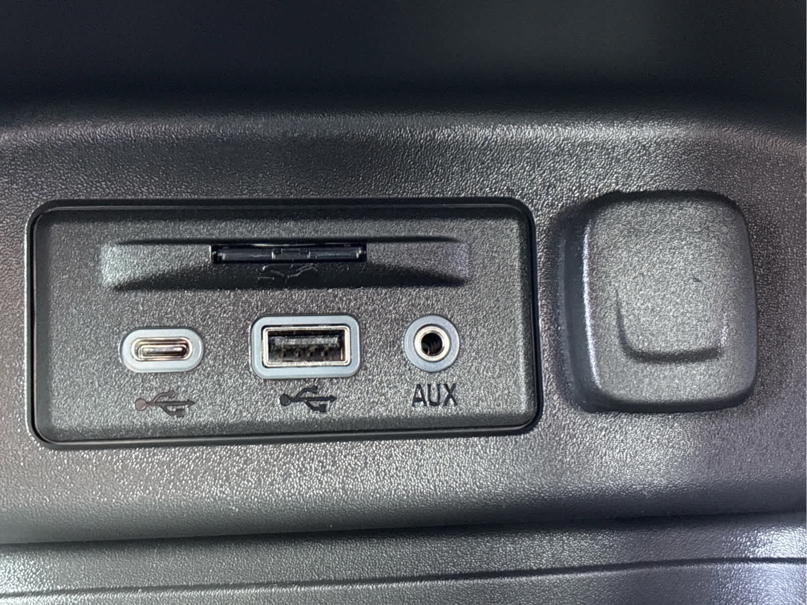 Used 2023 Chevrolet Equinox RS w/ RS Leather Package image 23