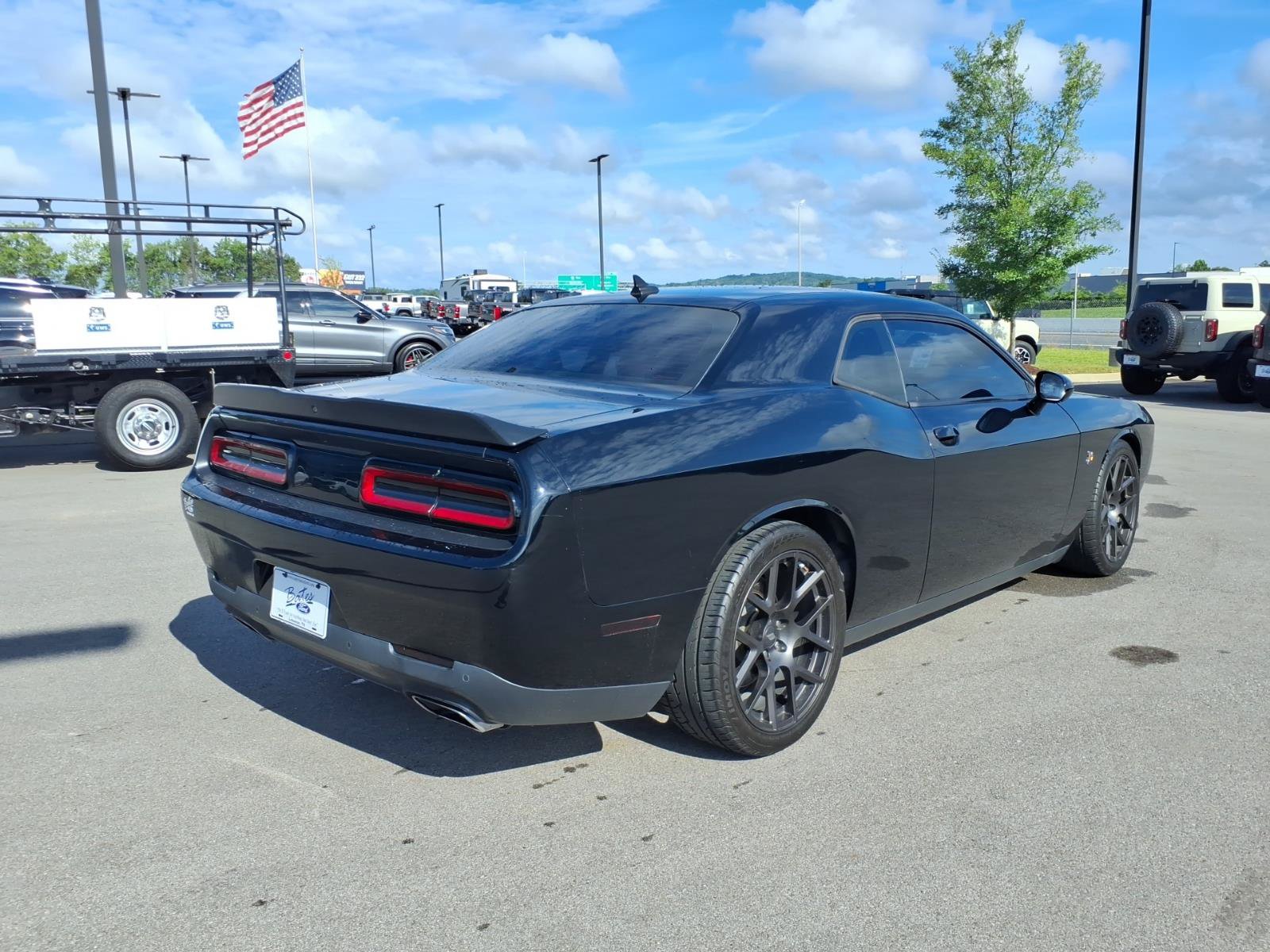 Used 2017 Dodge Challenger R/T Scat Pack RWD image 3