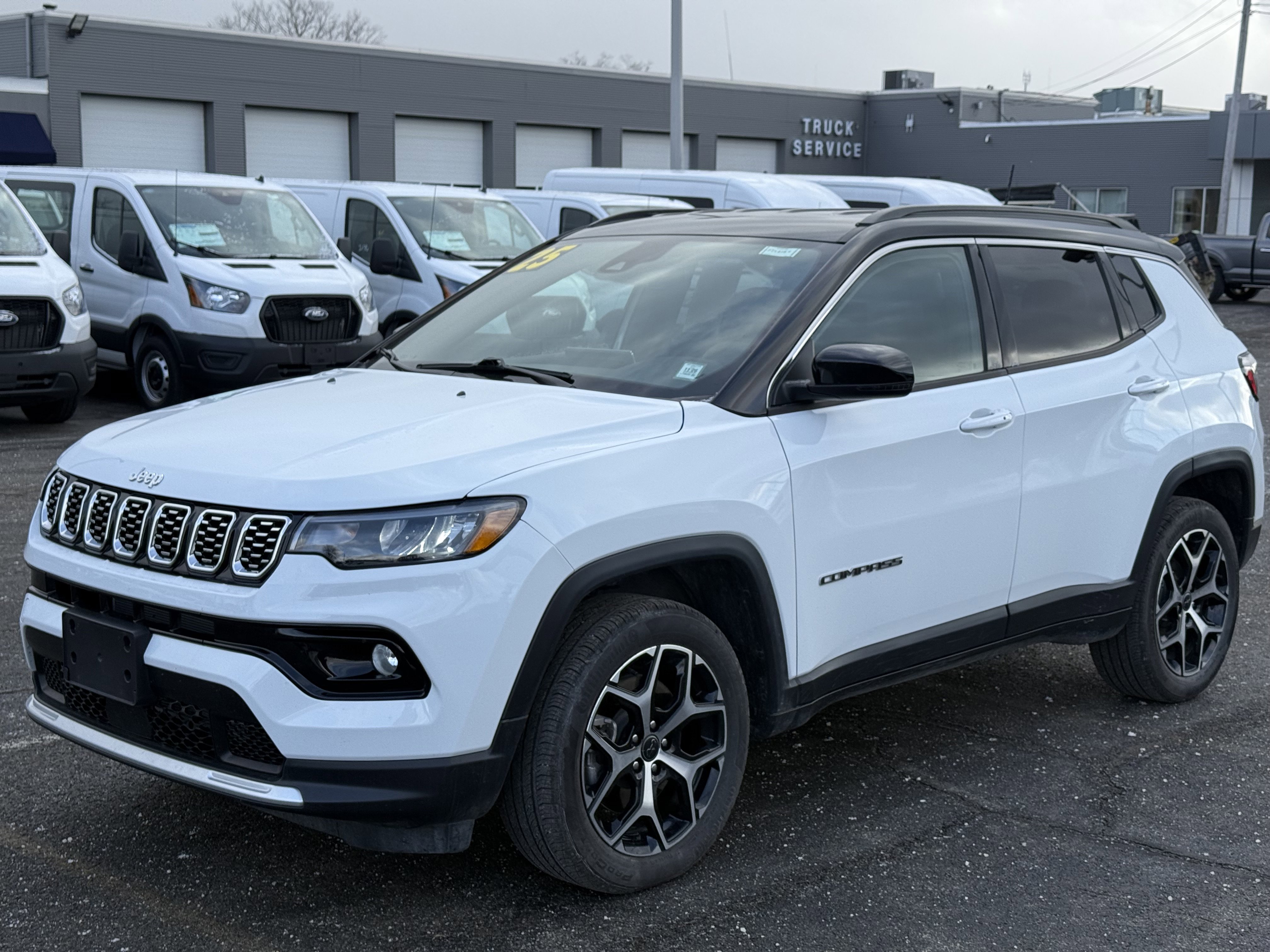 Used 2025 Jeep Compass Limited image 5